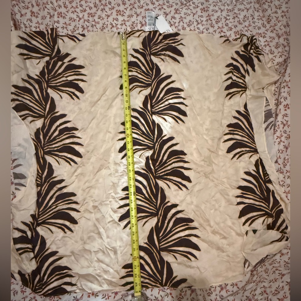 Jets Neutral Tan Leaf-Print Women’s Blouse